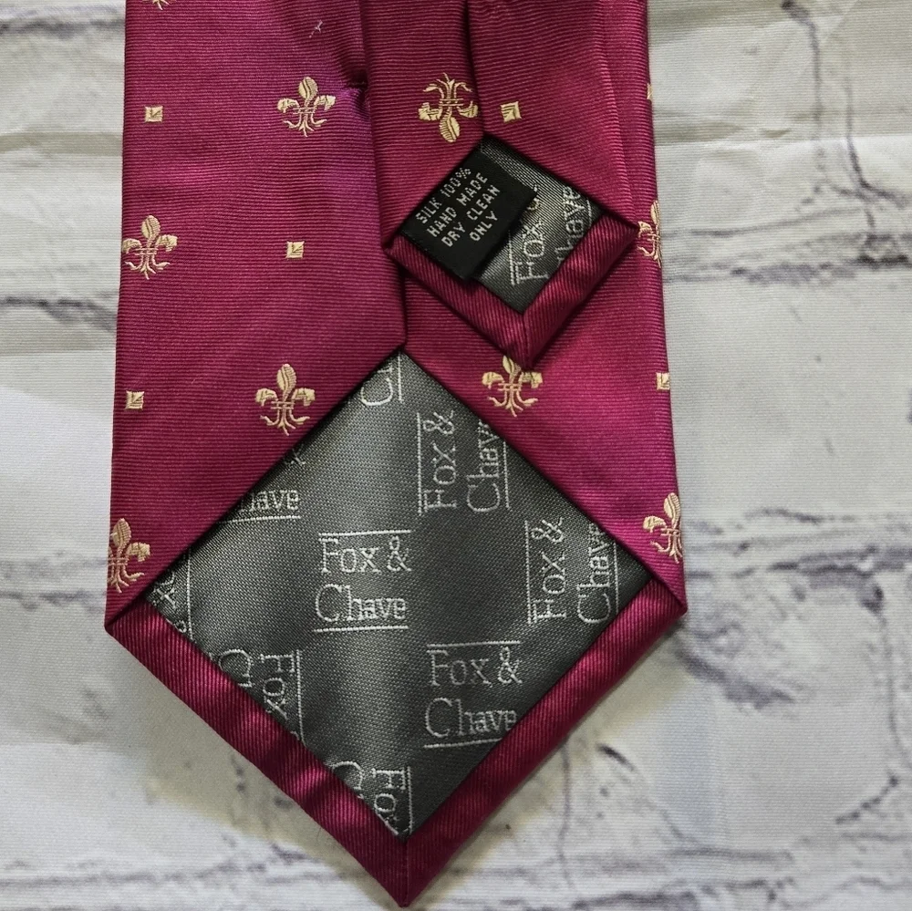 Fox & Chave Historic Royal Palaces Magenta Silk Neck Tie